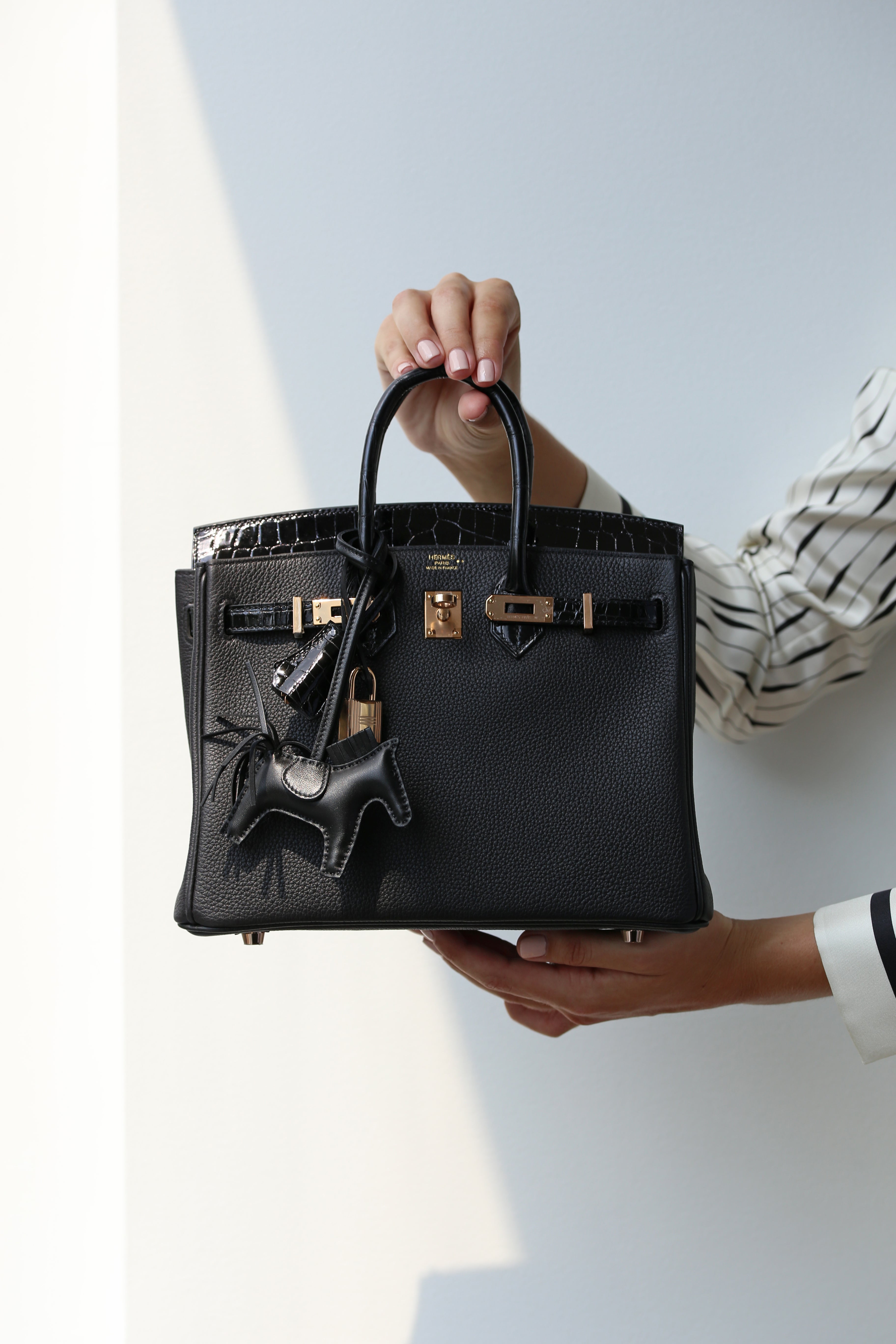EliteUSA’s Hermes Birkin bag, an exquisite designer handbag with unmatched craftsmanship and prestige.