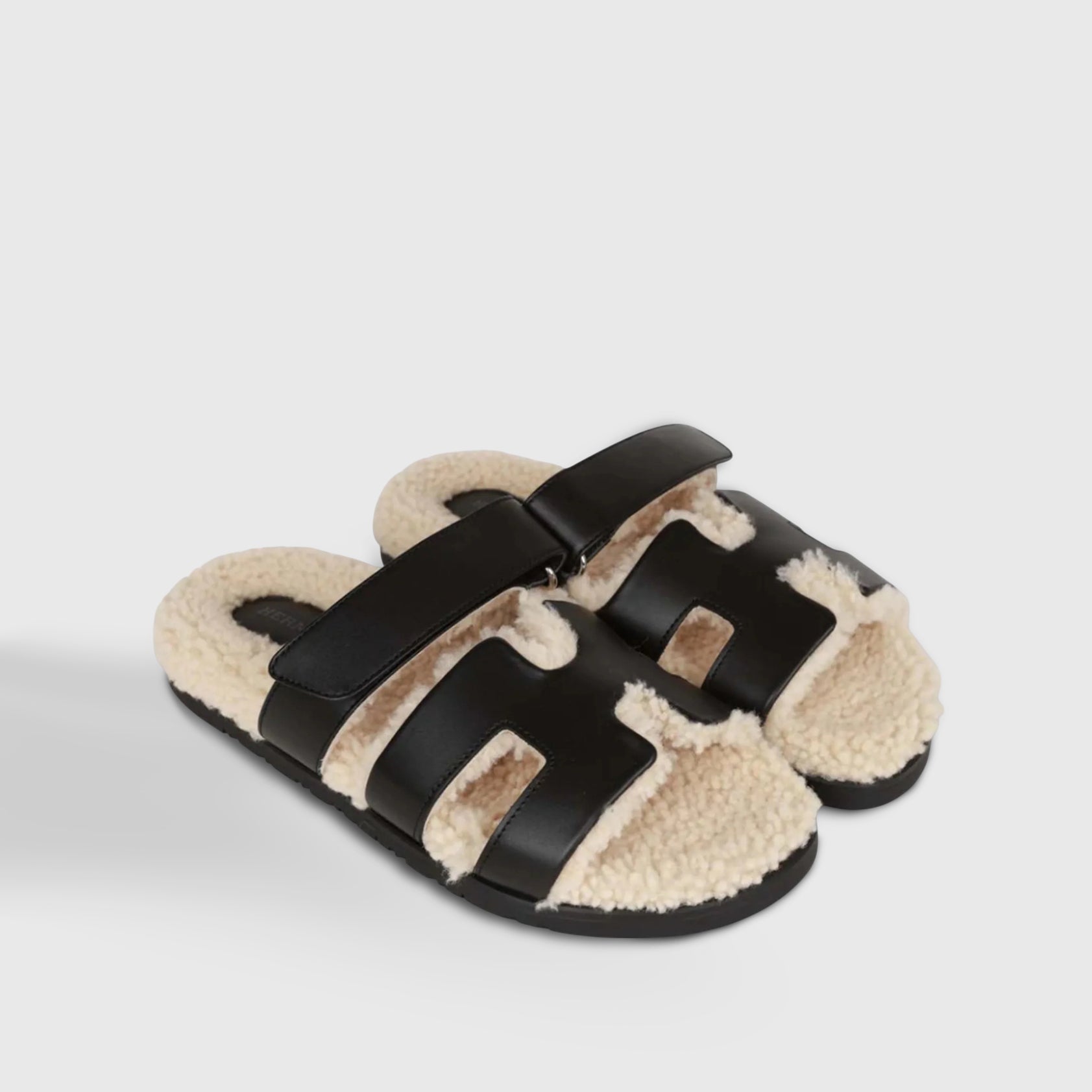 Hermès Chypre Sandals Shearling, Lambskin Black/Ecru