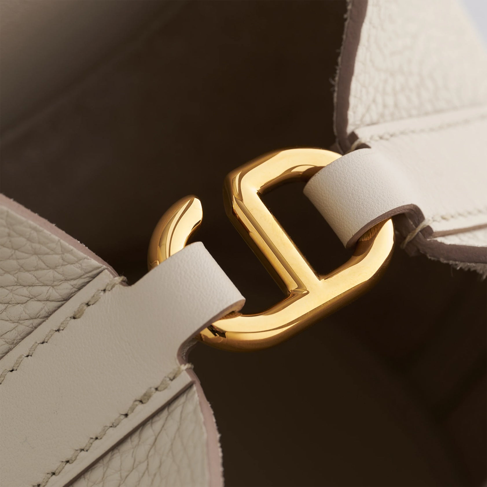 Hermès In-The-Loop Bag 18 Clemence, Swift Beton Gold Hardware - eliteUSA