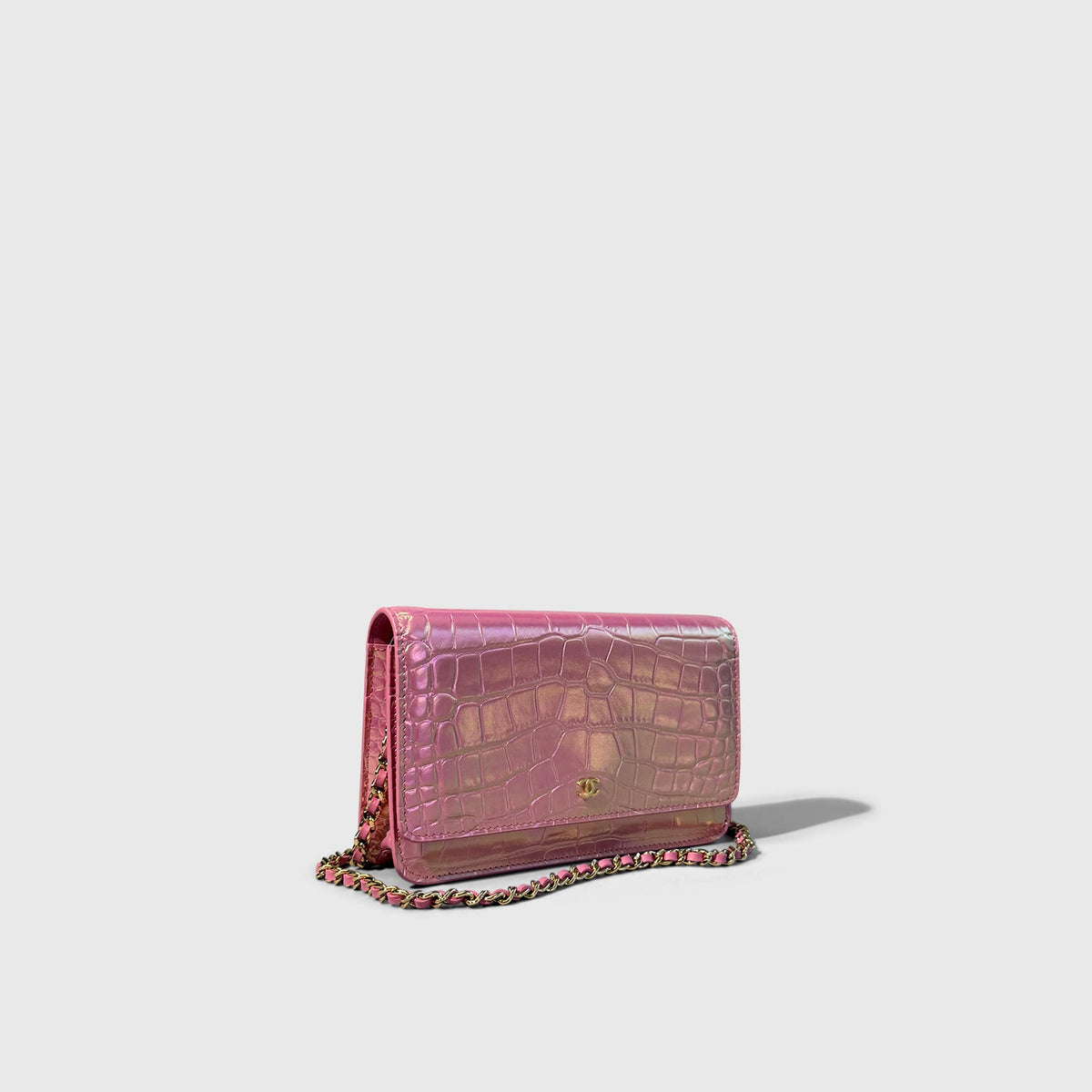 Chanel Wallet on Chain w/ Strap F/W '26 . Embossed Croc Iridescent pink
