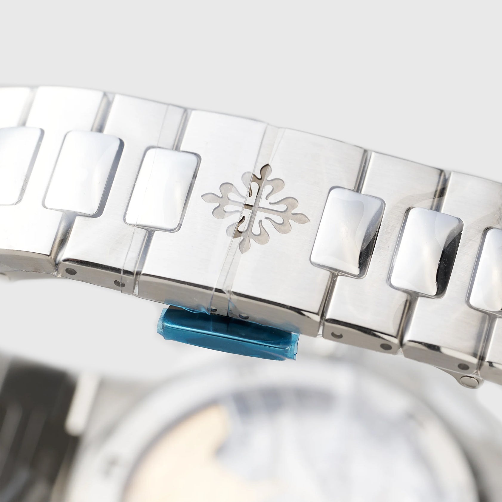 Patek Philippe Nautilus 5990/1A-011 Sunburst Blue