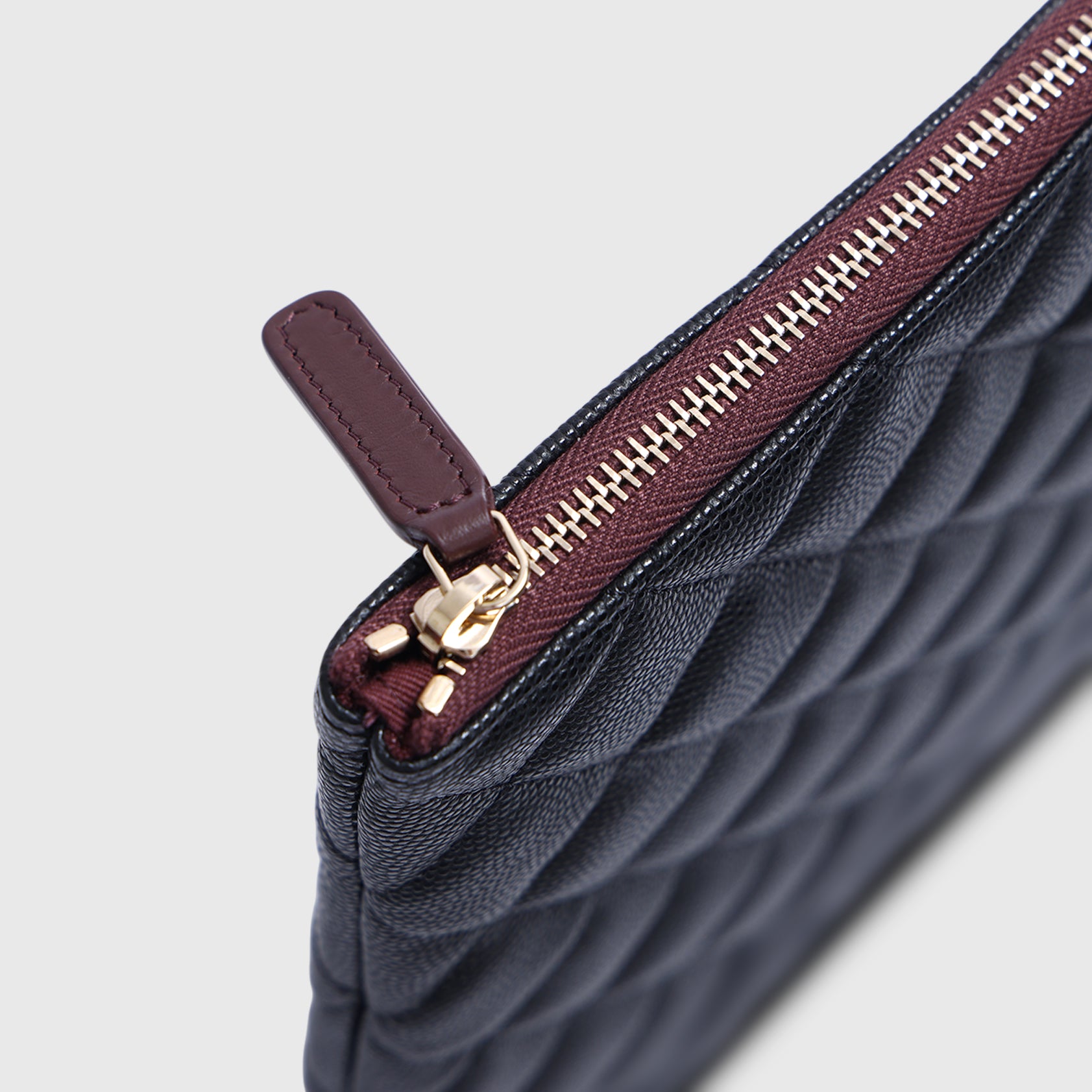 Chanel Pouch Clutch Caviar Black/Burgundy