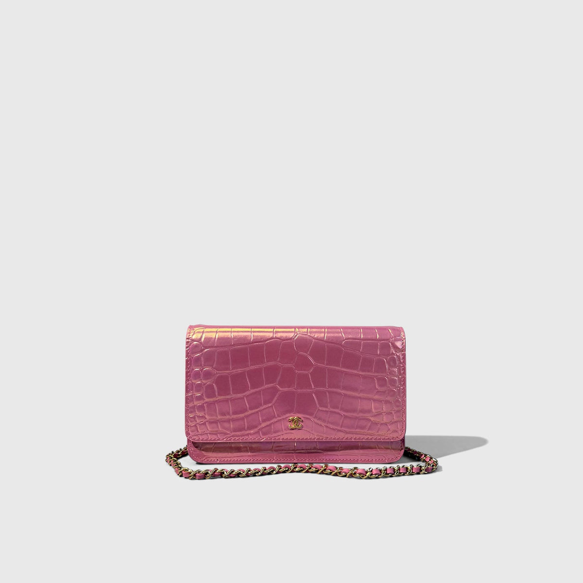 Chanel Wallet on Chain w/ Strap F/W '26 . Embossed Croc Iridescent pink